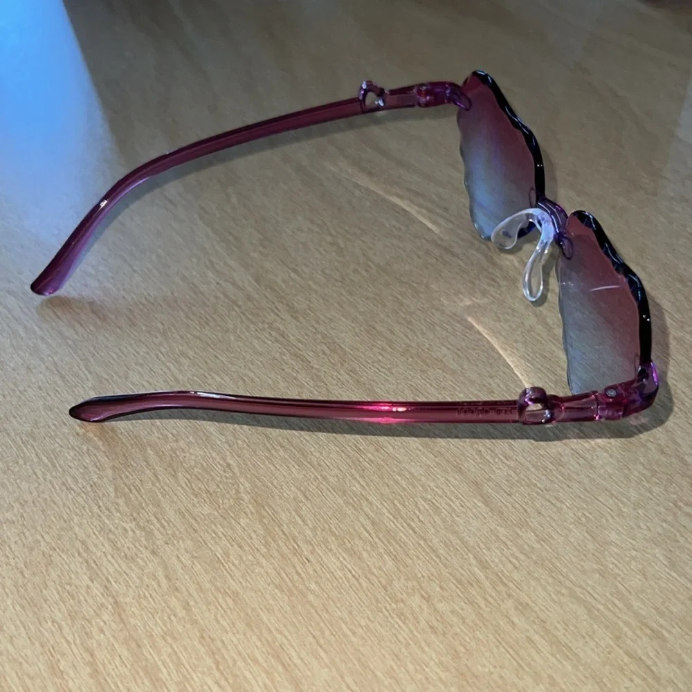 Heart shaped girls ombré sunglasses. NWOT